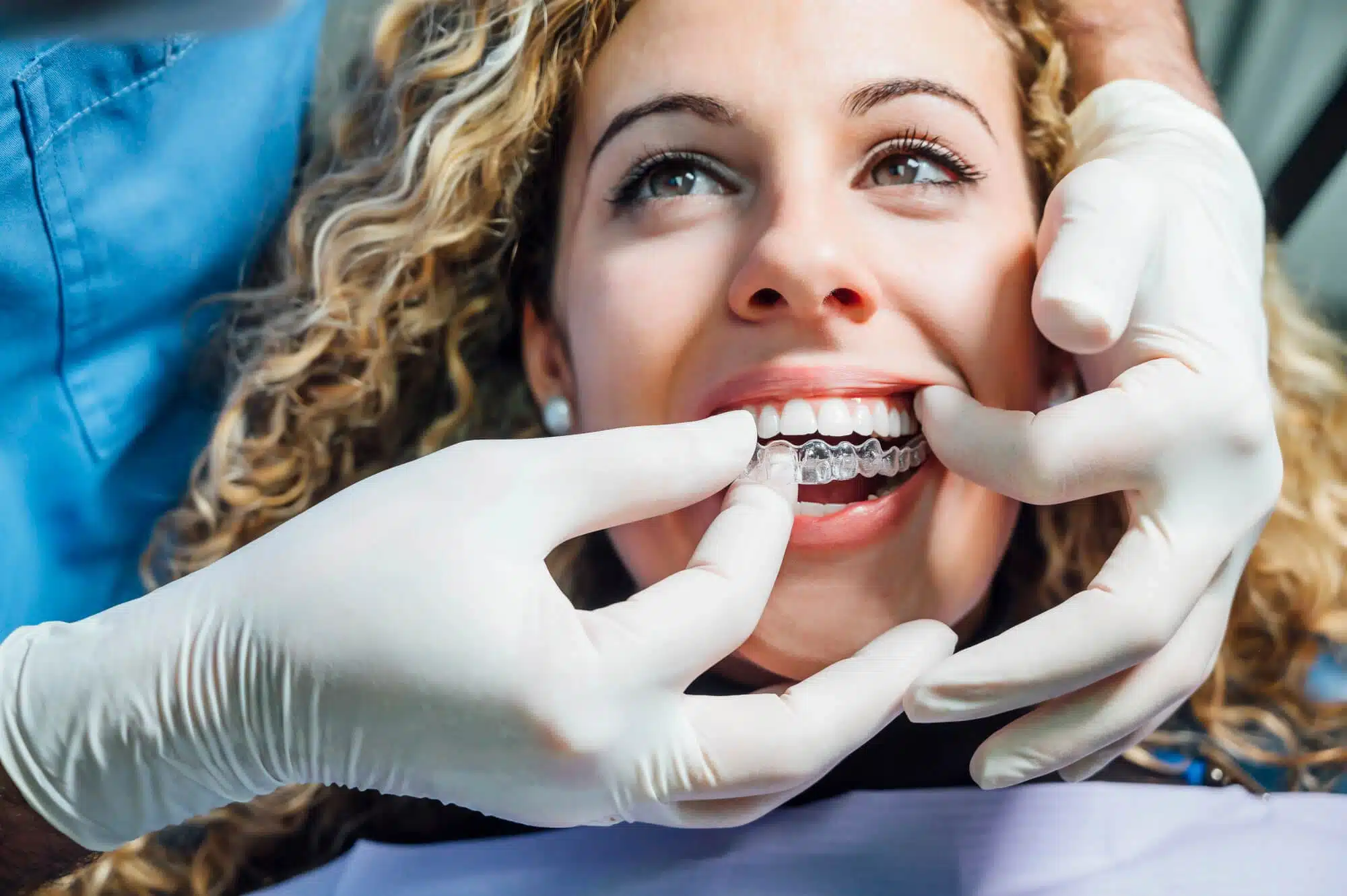 Girl trying her Invisalign novi