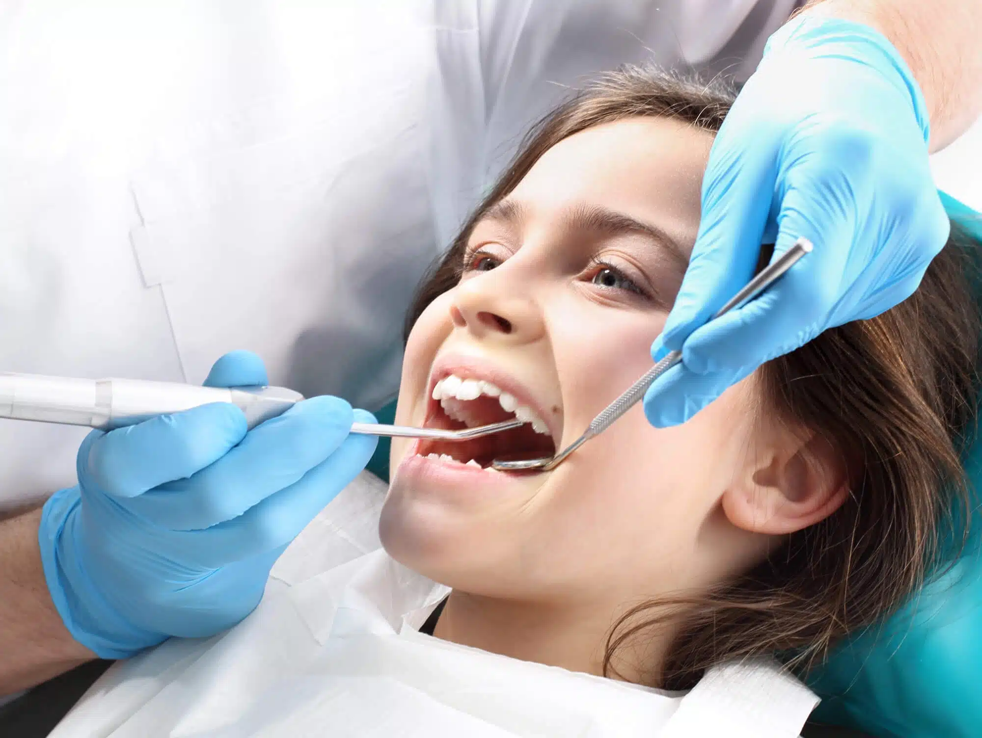 dentist novi mi putting dental sealants on child